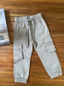 Pantalón Cargo Gris