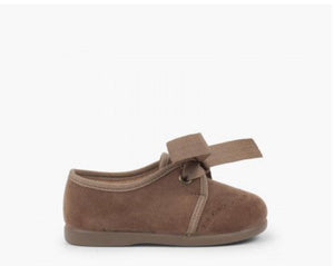 Zapatito niños tipo belucher con lazo y picados - Color Topo