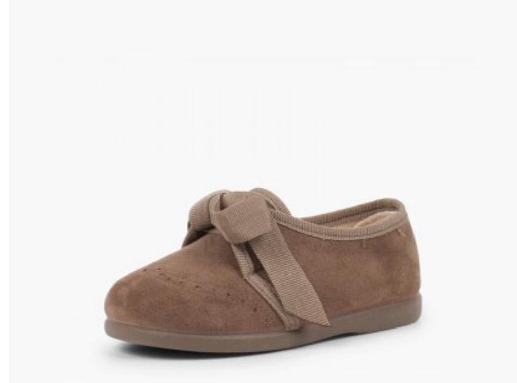 Zapatito niños tipo belucher con lazo y picados - Color Topo