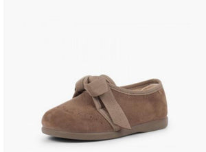 Zapatito niños tipo belucher con lazo y picados - Color Topo