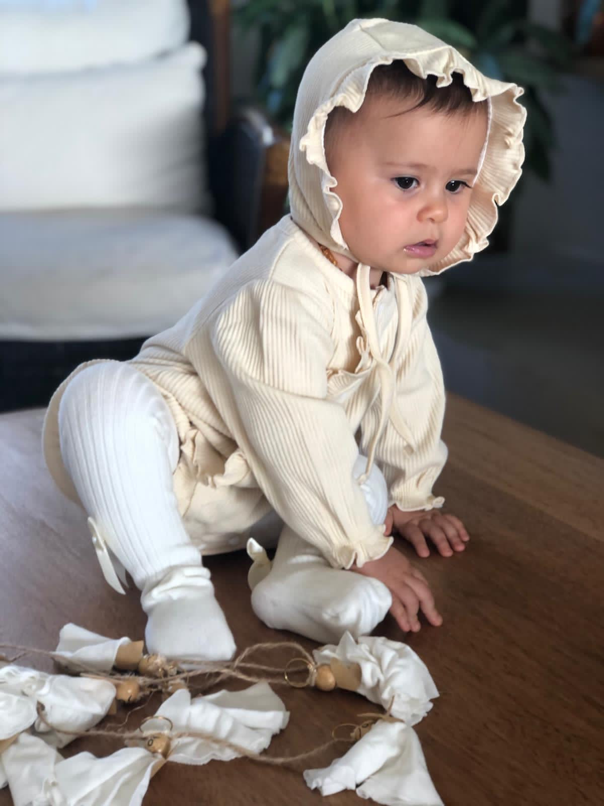 Entero y capota acanalado en crema