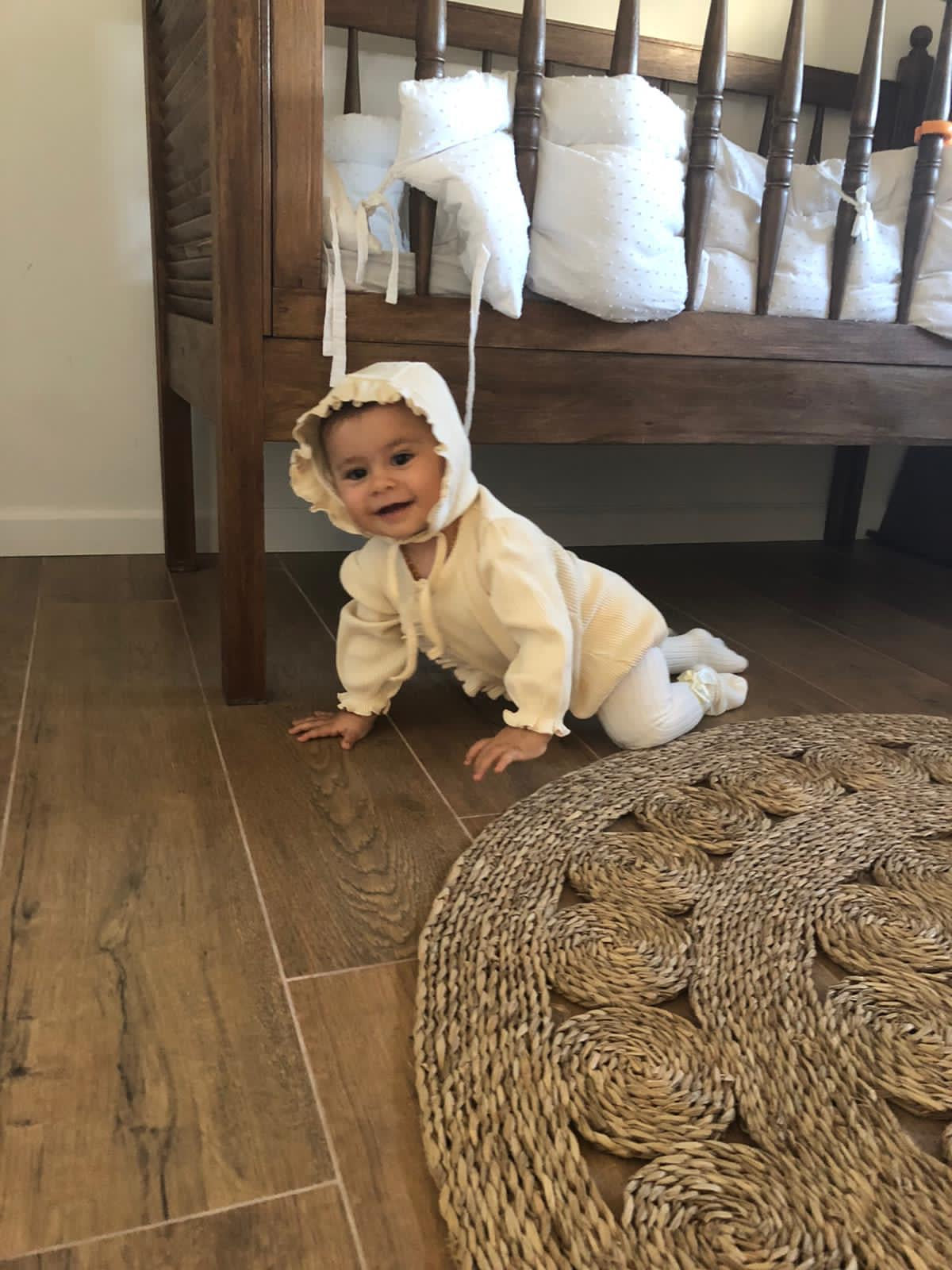 Entero y capota acanalado en crema