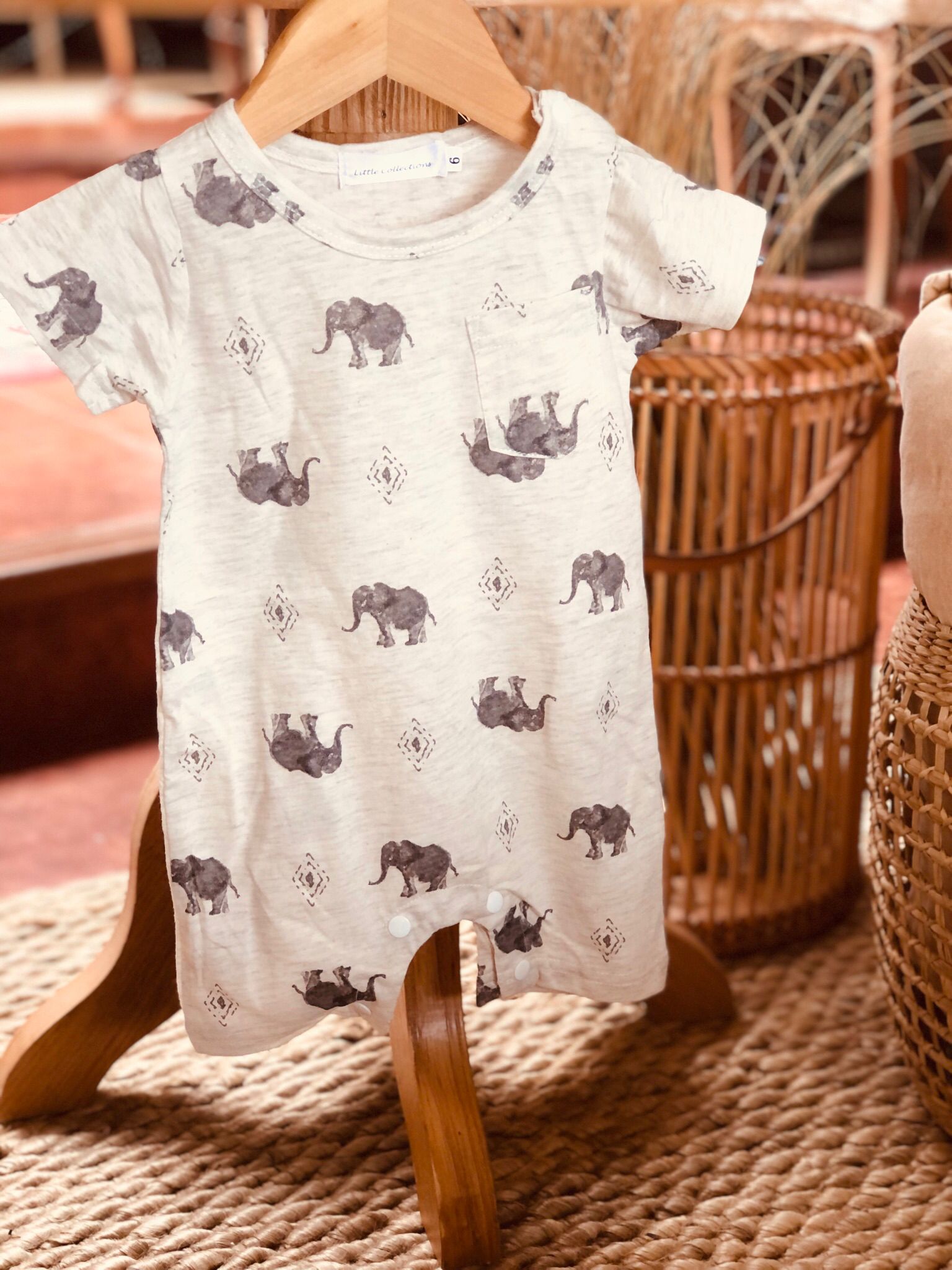Monos Safari