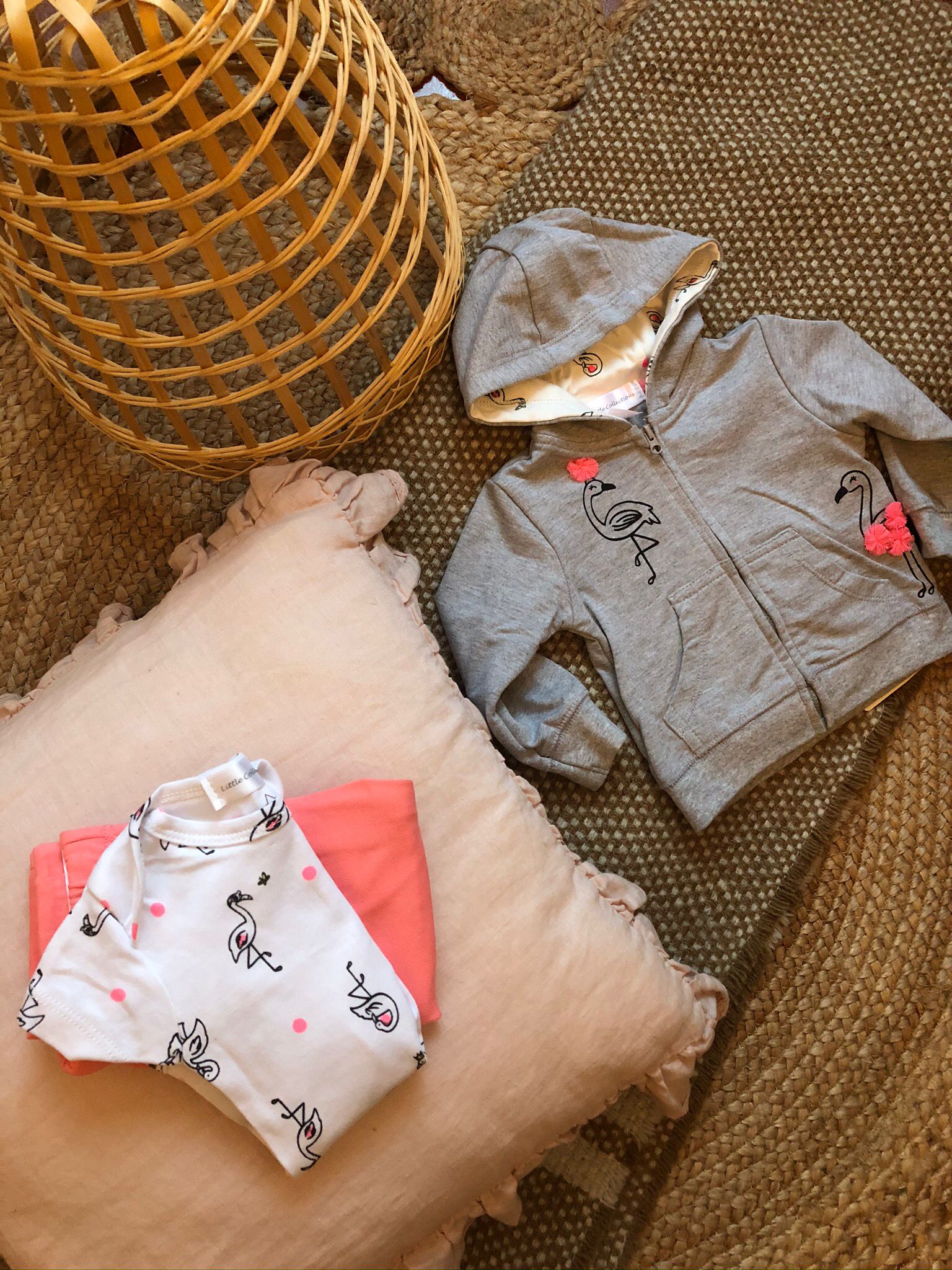 Tres piezas Canguro, body y pantalon